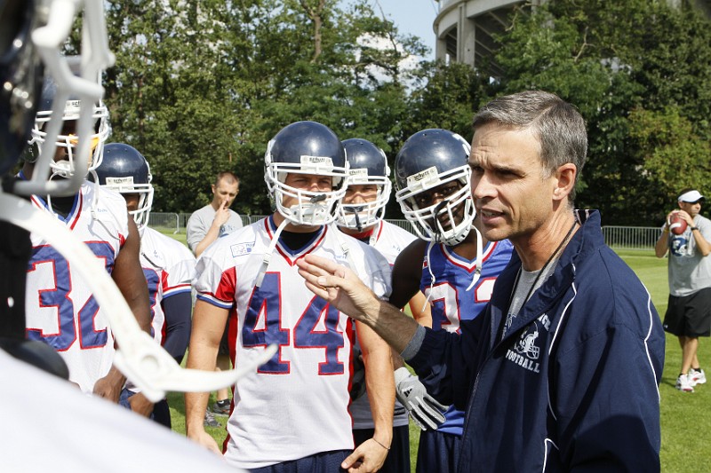 _MG_3724.JPG - Larry Legault donne les dernières consignes pour les special teams